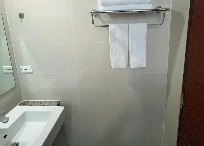 One Uptown Sw14m 9th Avenue St Apartment Manila