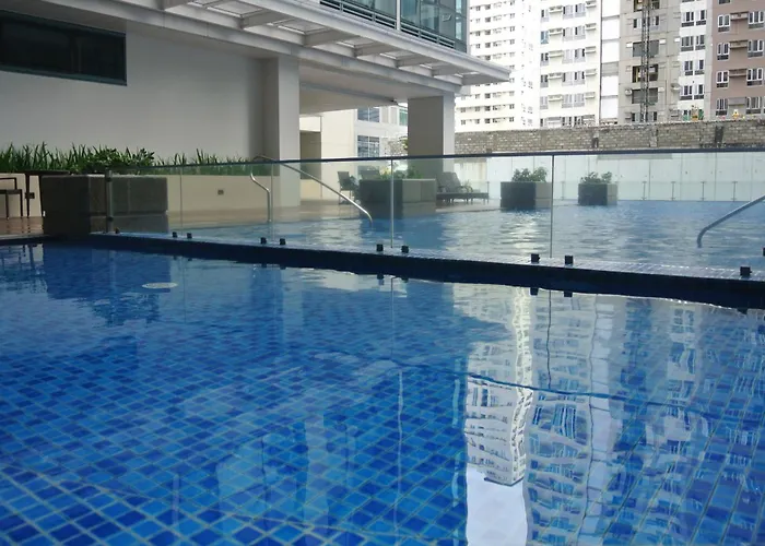 One Uptown Sw14m 9th Avenue St * Manila