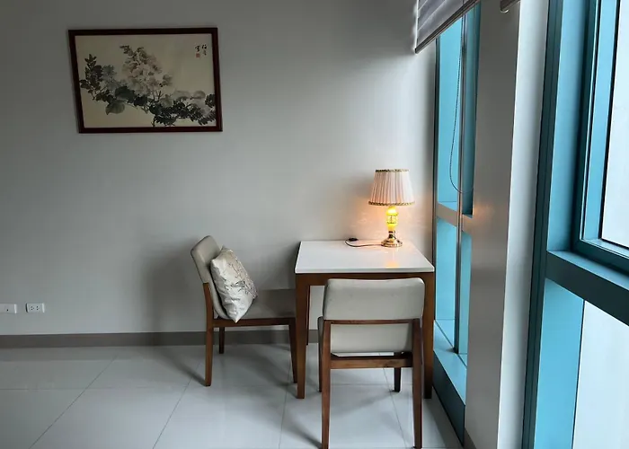 One Uptown Sw14m 9th Avenue St * Manila
