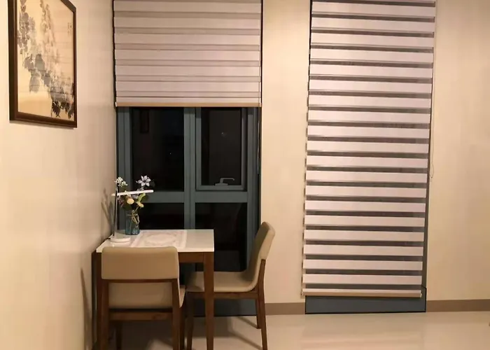 One Uptown Sw14m 9th Avenue St * Manila