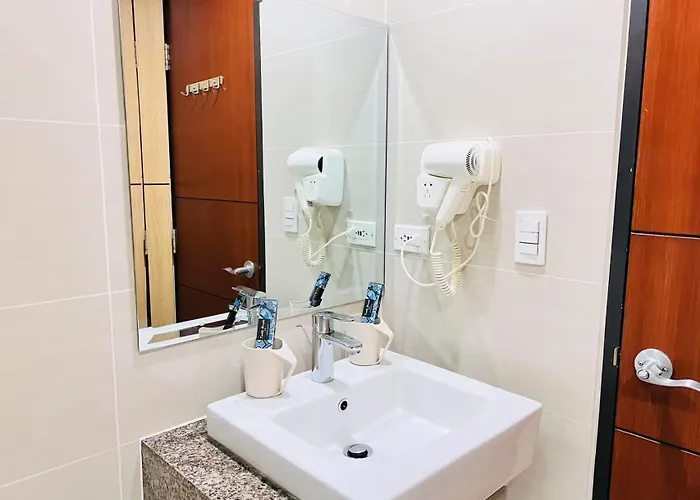 One Uptown Sw14m 9th Avenue St * Manila