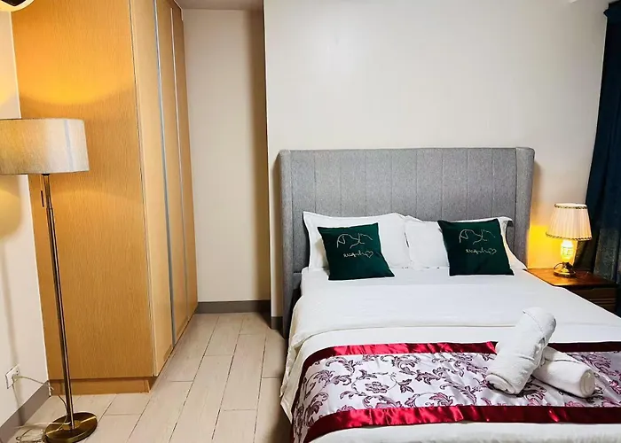 One Uptown Sw14m 9th Avenue St Manila