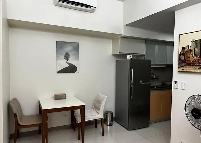 One Uptown Sw14m 9th Avenue St * Manila