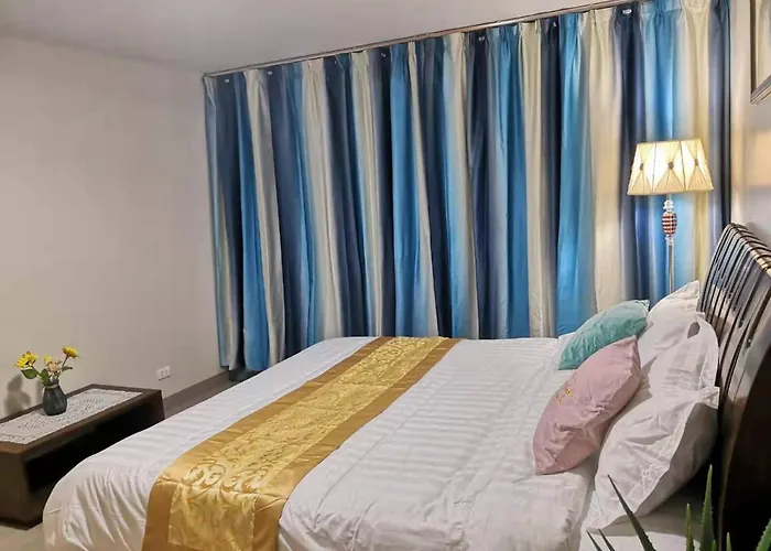 One Uptown Sw14m 9th Avenue St * Manila